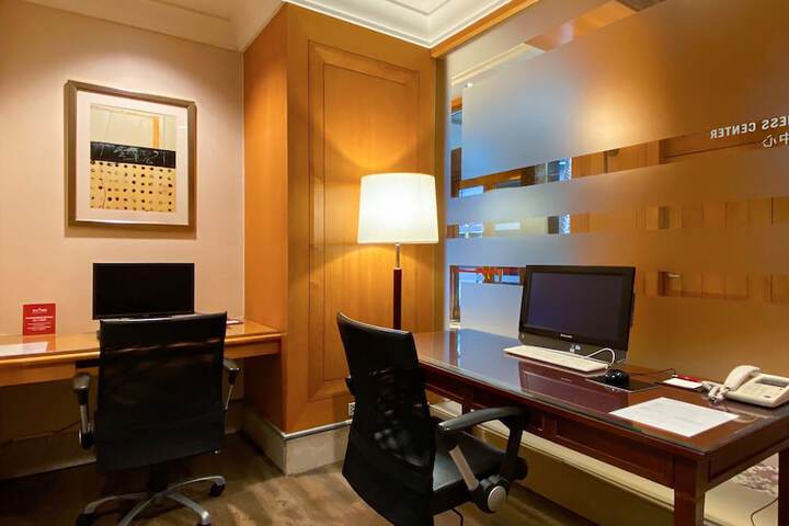 Business Center 54 of 59