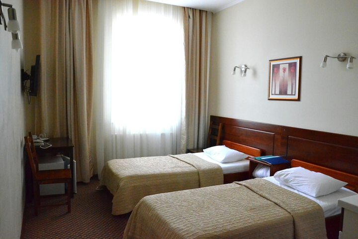 Room 18 of 80