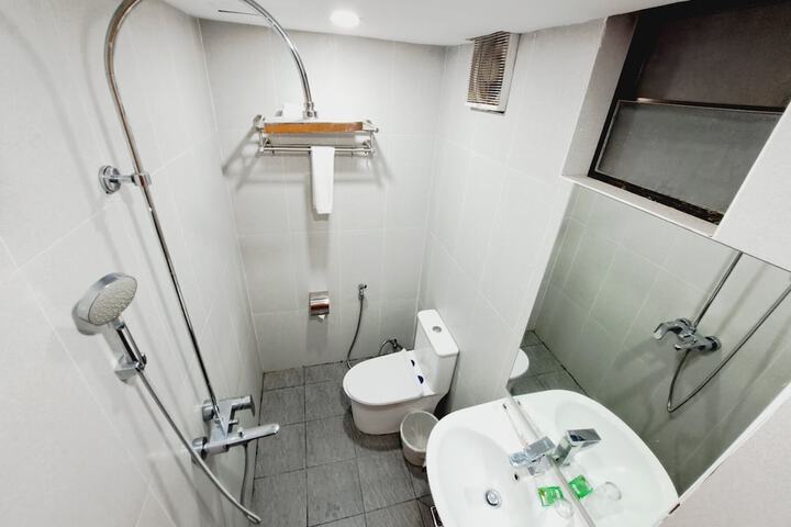 Room 7 of 13