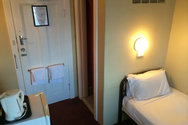 Room 3 of 44