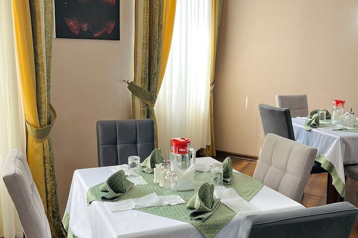 Dining 65 of 106