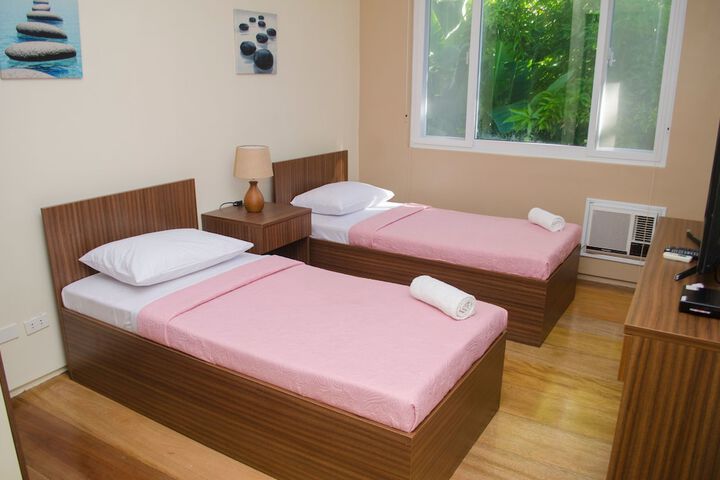 Room 26 of 100