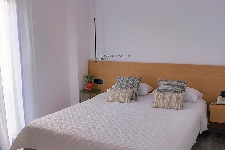 Room 5 of 12