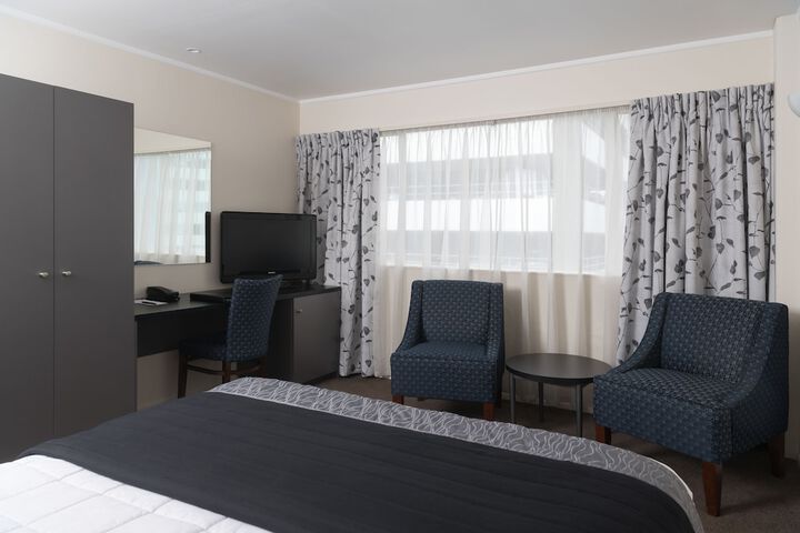 Room 7 of 33