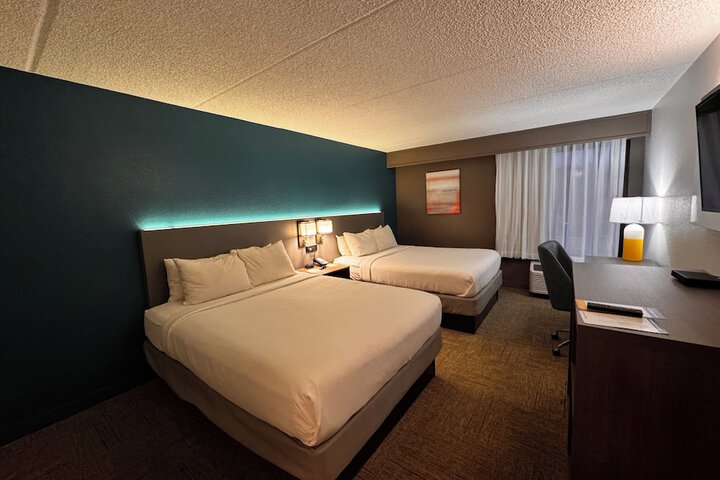 2 Queen Beds (16 of 26)