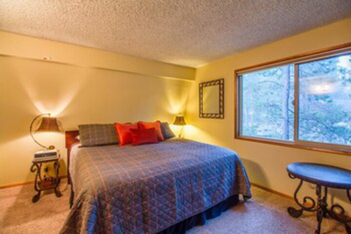 Room 32 of 38