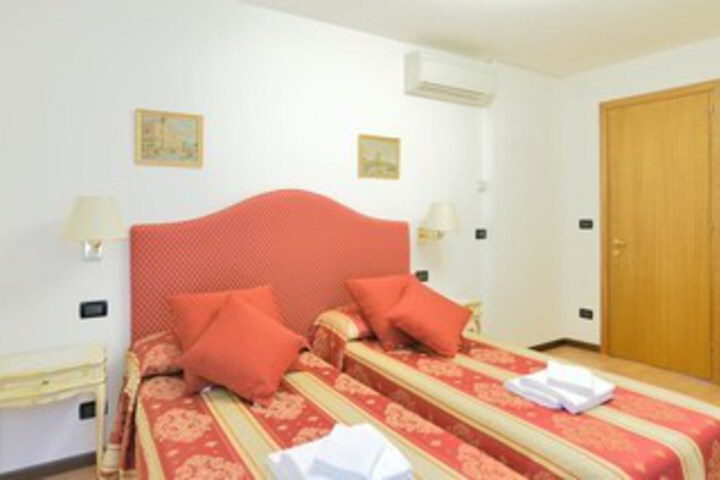 Room 10 of 53