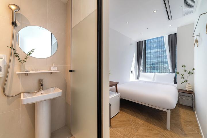 Room 45 of 130
