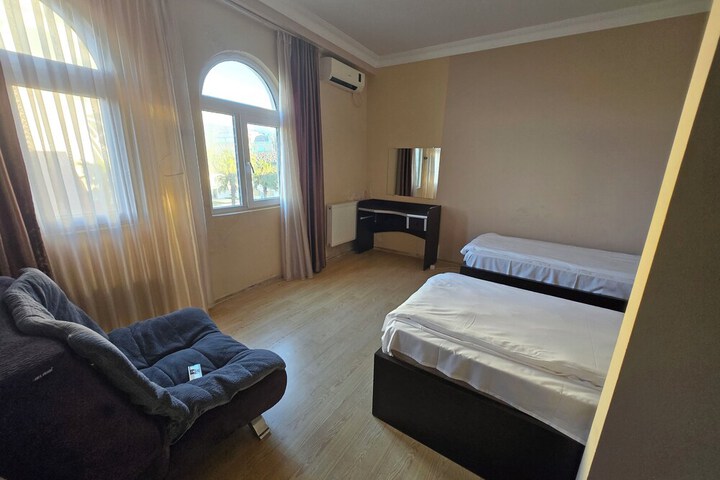Room 13 of 19