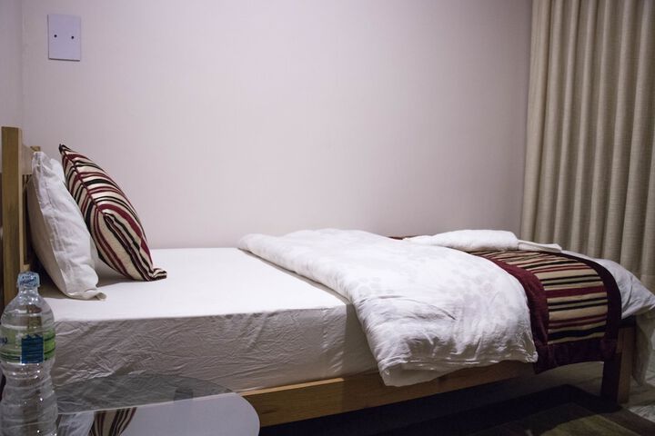 Room 12 of 90