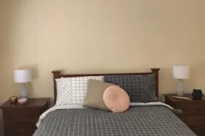 Room 2 of 10
