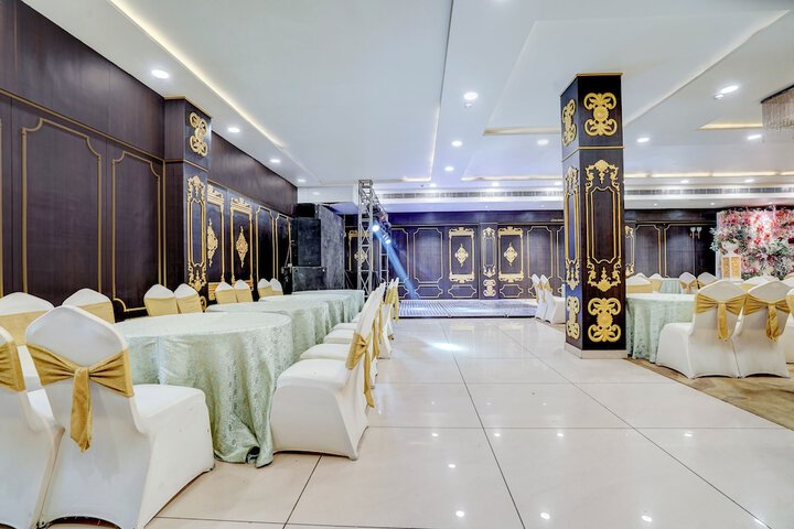 Ballroom/Hall 52 of 66