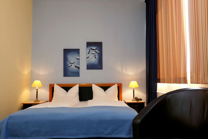 Room 6 of 43