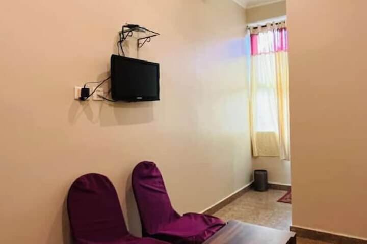 Room 8 of 12