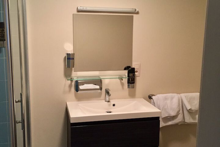 Room 40 of 44
