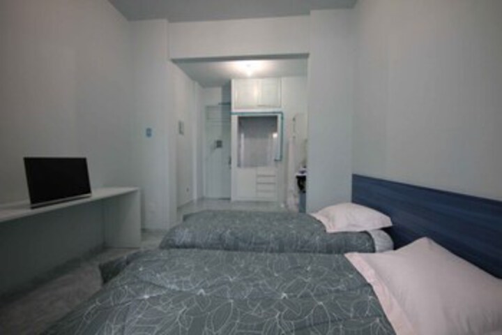 Room 7 of 28