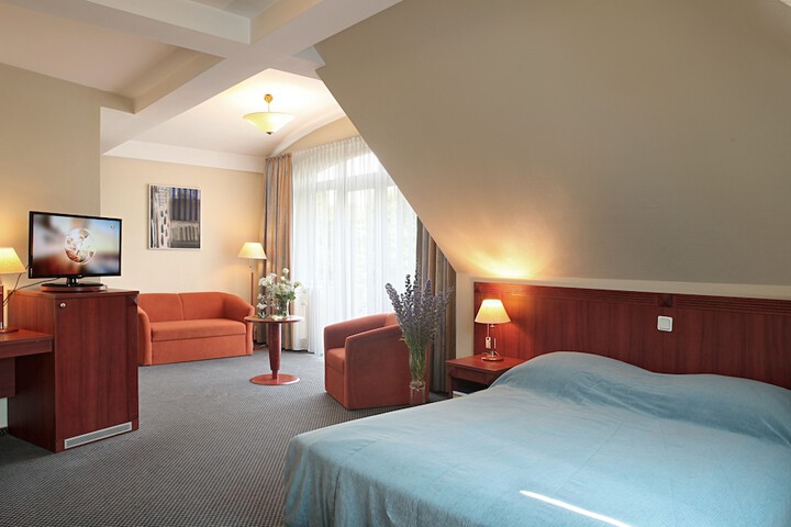 Room 10 of 48