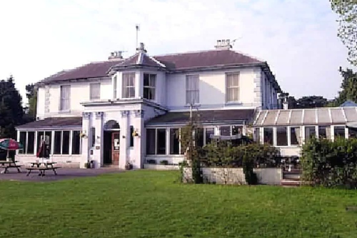 FOUNTAIN COURT HOTEL