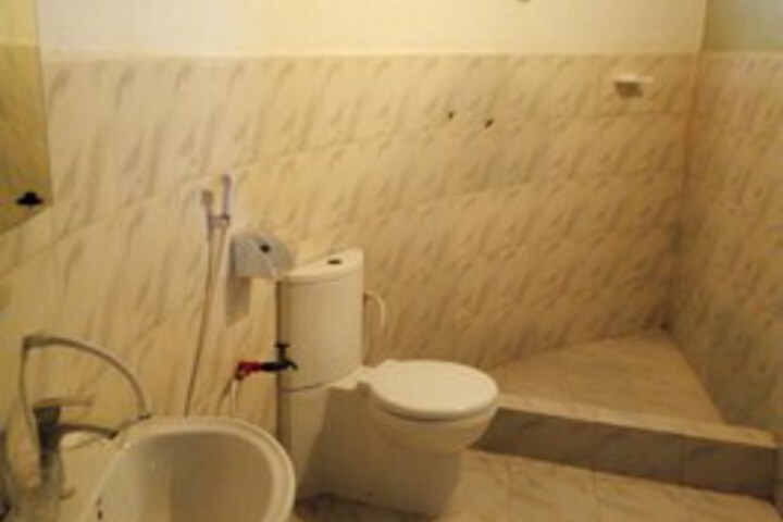 Room 4 of 18