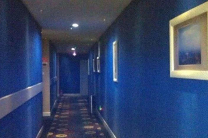 Room 8 of 10