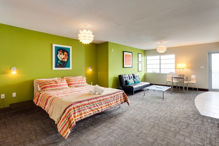 Room 23 of 38
