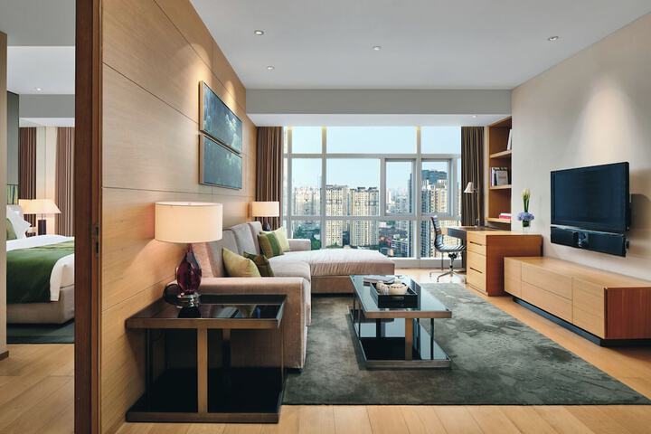 Room 10 of 38