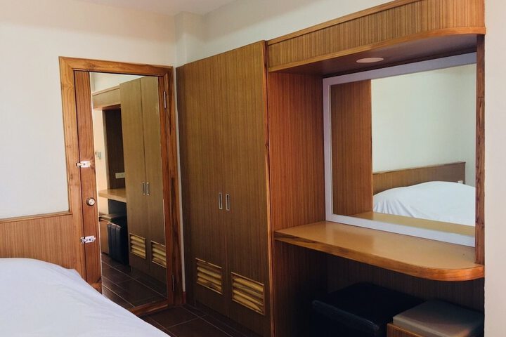 Room 6 of 34
