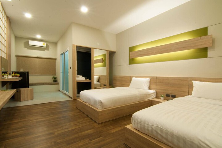 Room 7 of 33