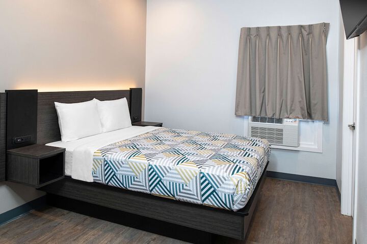 Room 3 of 8