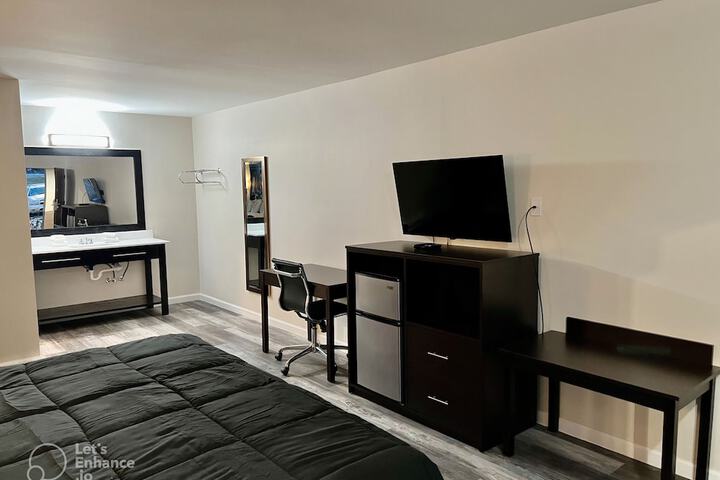 1 King Bed (1 of 15)