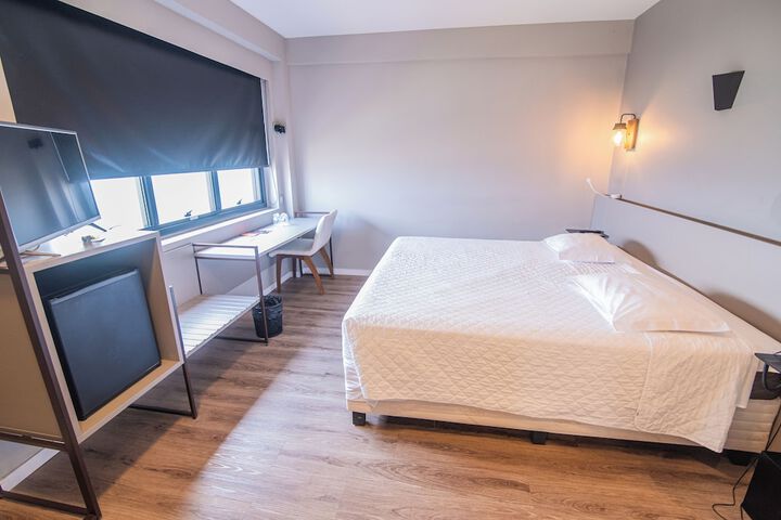 Room 6 of 27