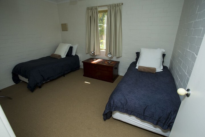 Room 6 of 25