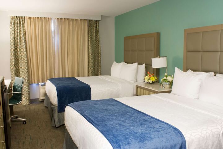 2 Queen Beds (4 of 6)