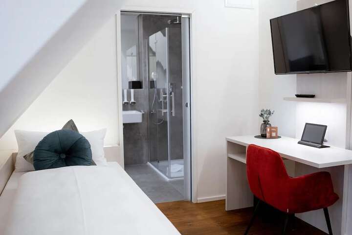 Room 2 of 29