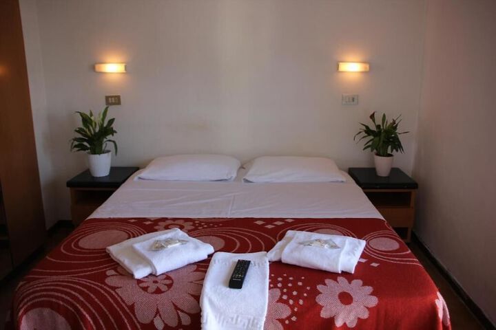 Room 2 of 23
