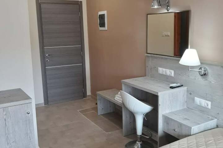 Room 12 of 106