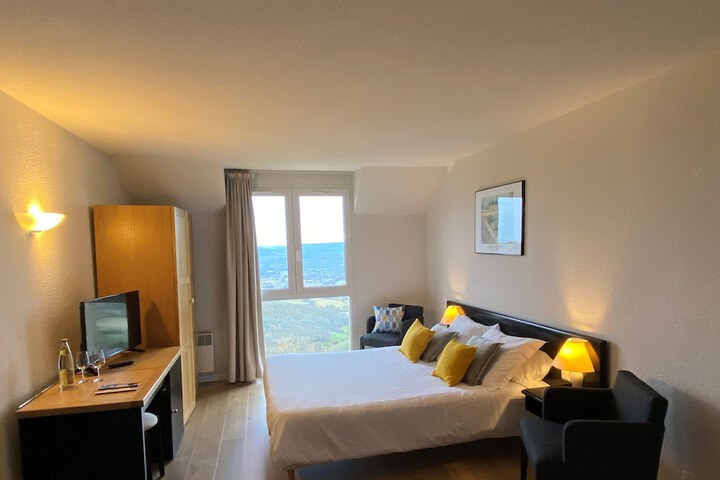 Room 10 of 37