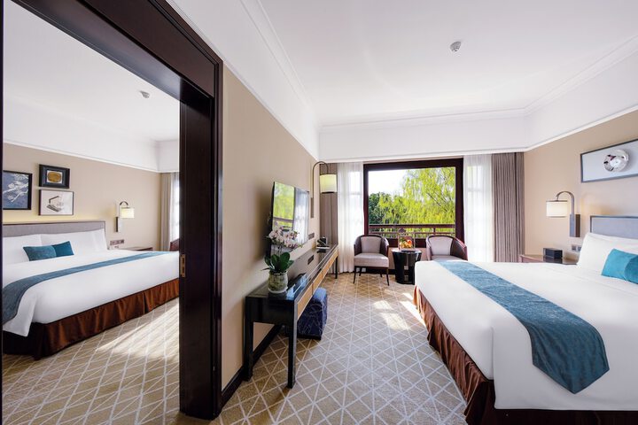 Room 42 of 165