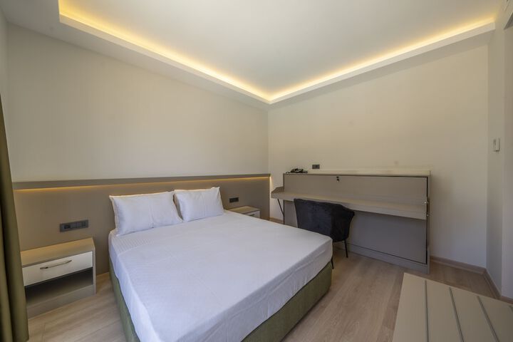 Room 8 of 47