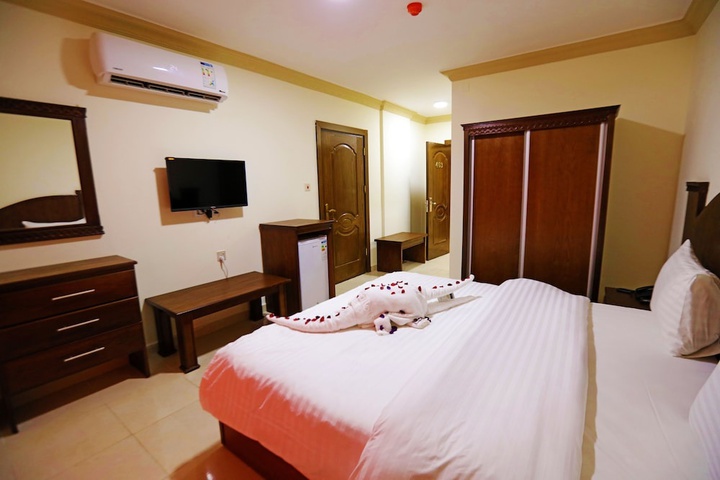 Room 6 of 16