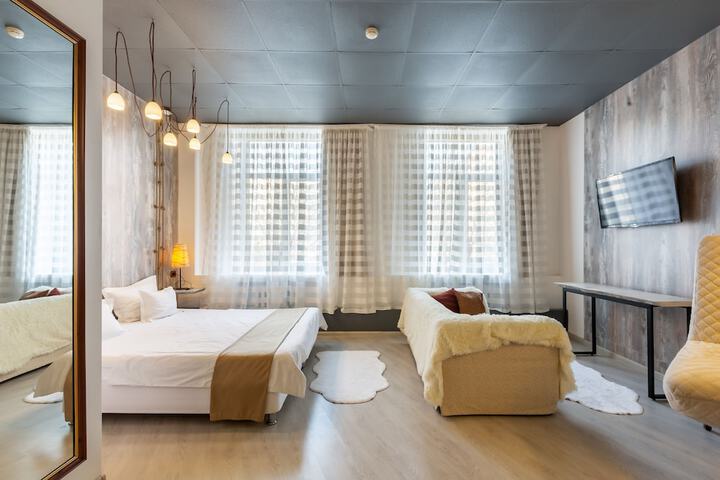 Room 6 of 24