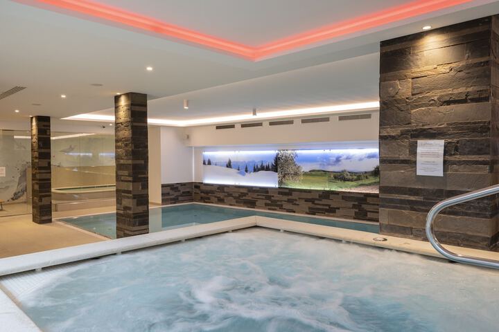 Hot Tub 31 of 65