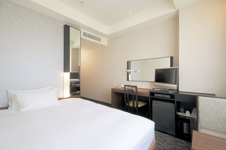 Room 3 of 172