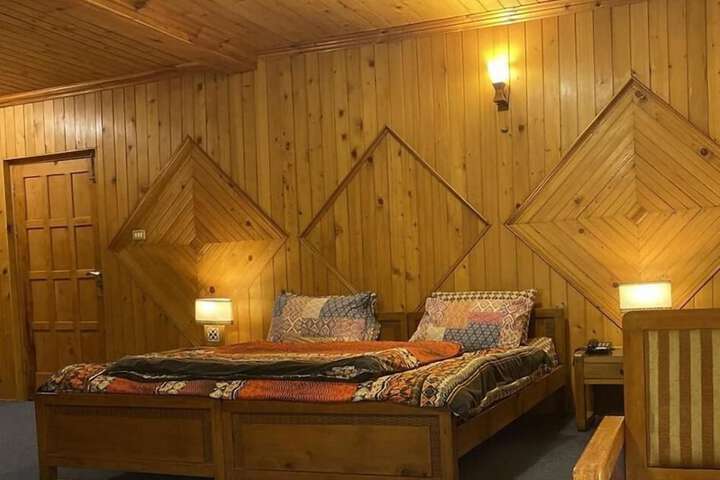Room 6 of 15