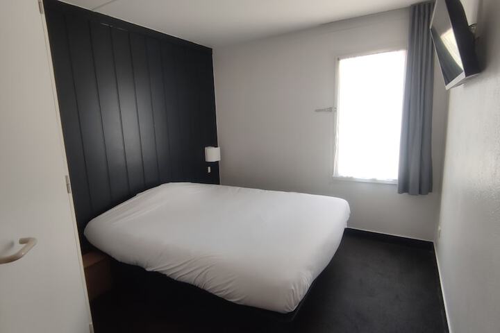 Room 5 of 22