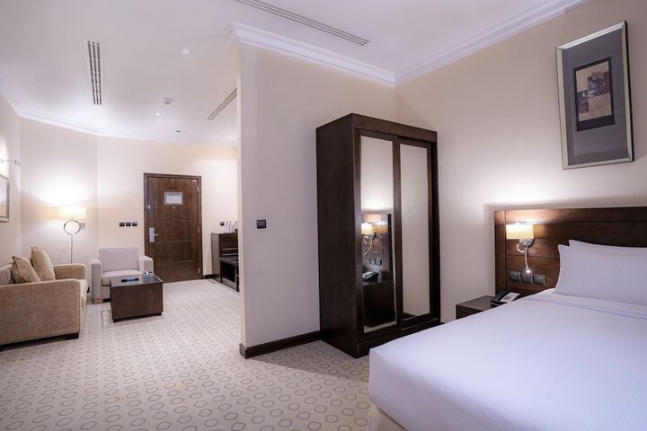 Room 28 of 46