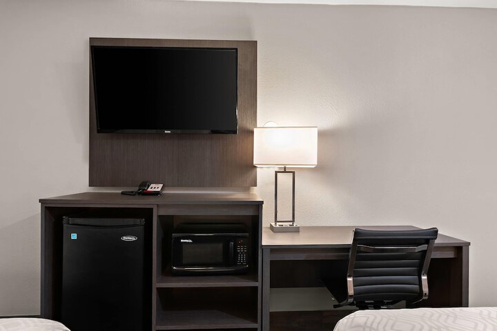 Room 32 of 47