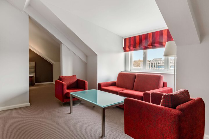Room 27 of 191