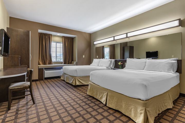 1 Queen Bed Mobility Hearing Impaired Accessible Room (9 of 14)