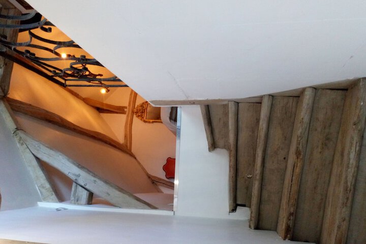 Room 16 of 25